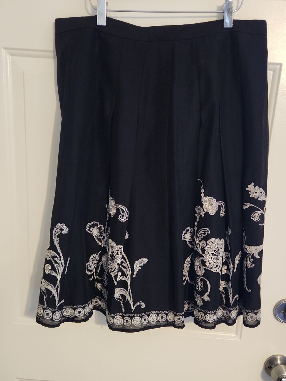 Jones New York Black A-Line Skirt with White Floral Embroidery